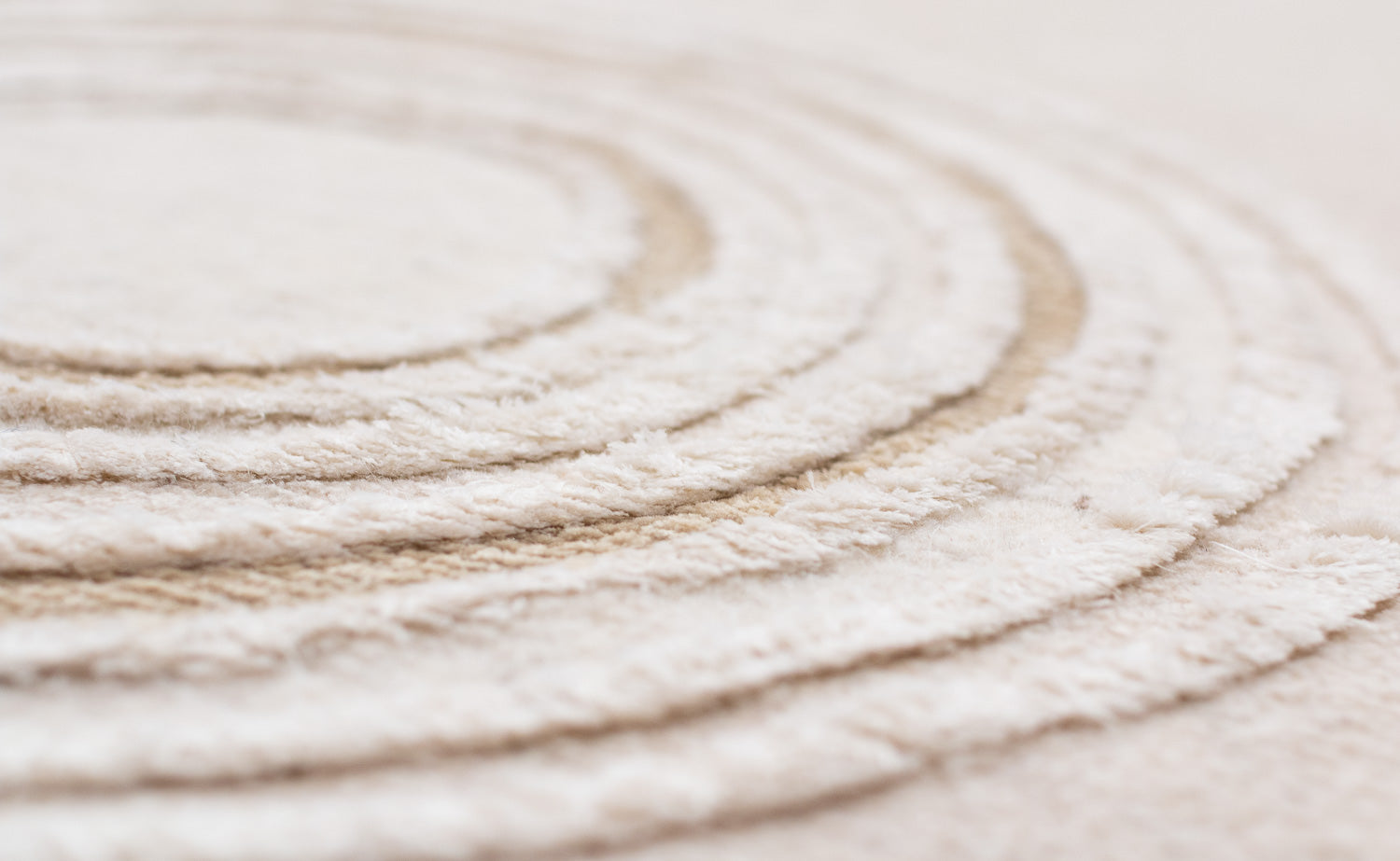 Rai Circles High Low