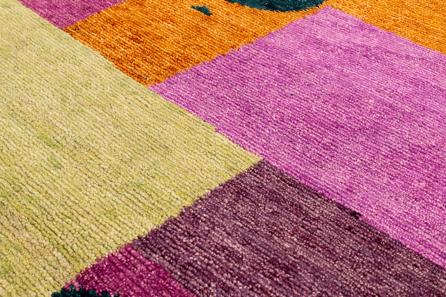 Donna | 3'9" (W) x 10'2" (L)