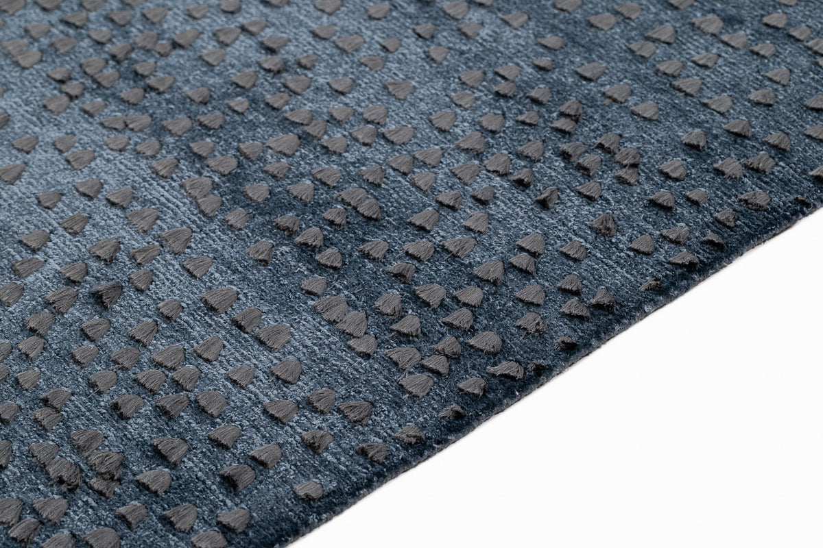 Dots Rainfall | 10'0" (W) x 13'11" (L)
