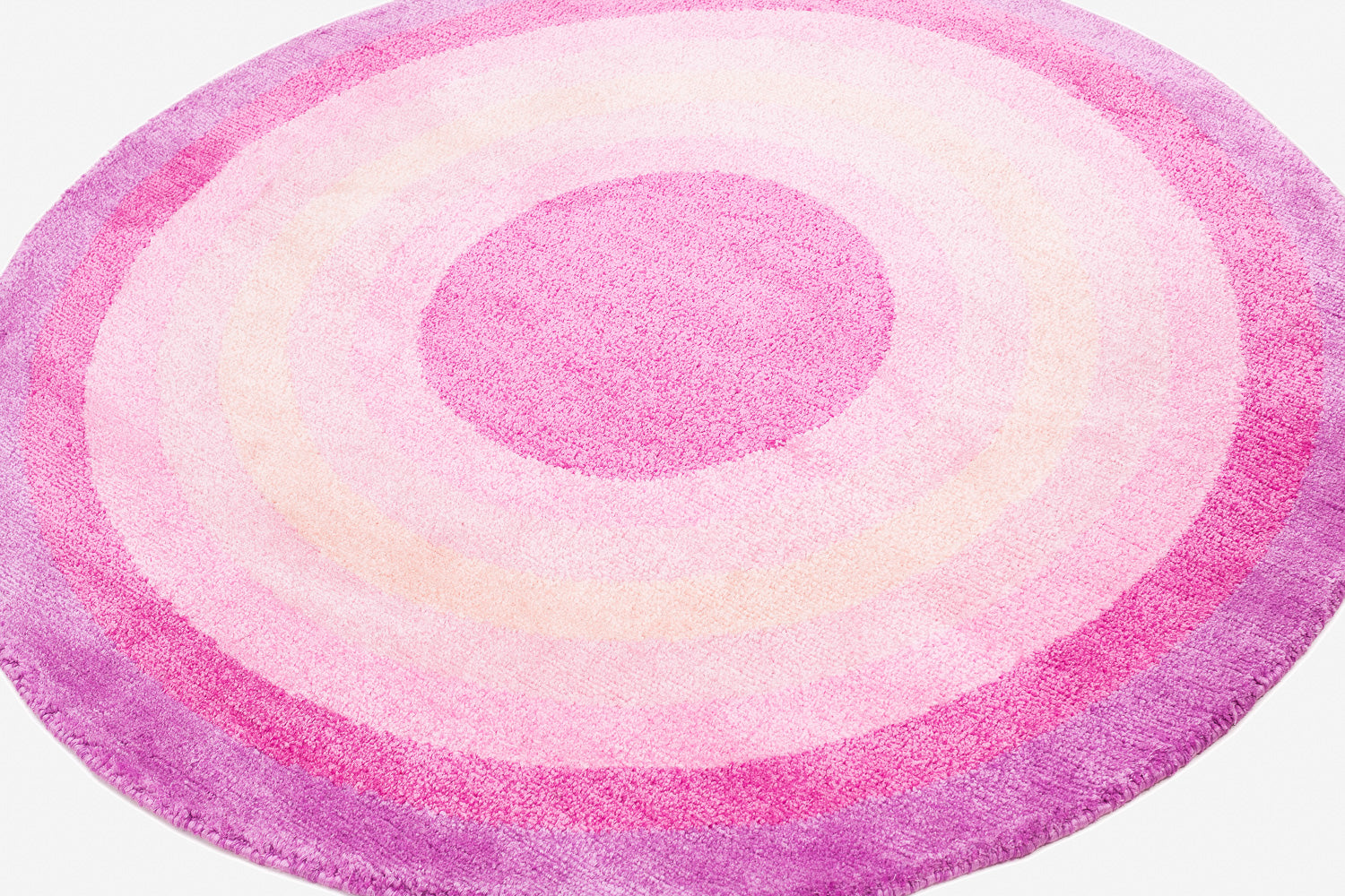 Cher Bullseye | 3' (W) x 3' (L)