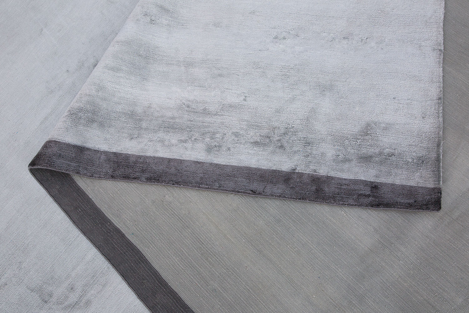 Extra Fine Solid Silk | 10' (W) x 14' (L)