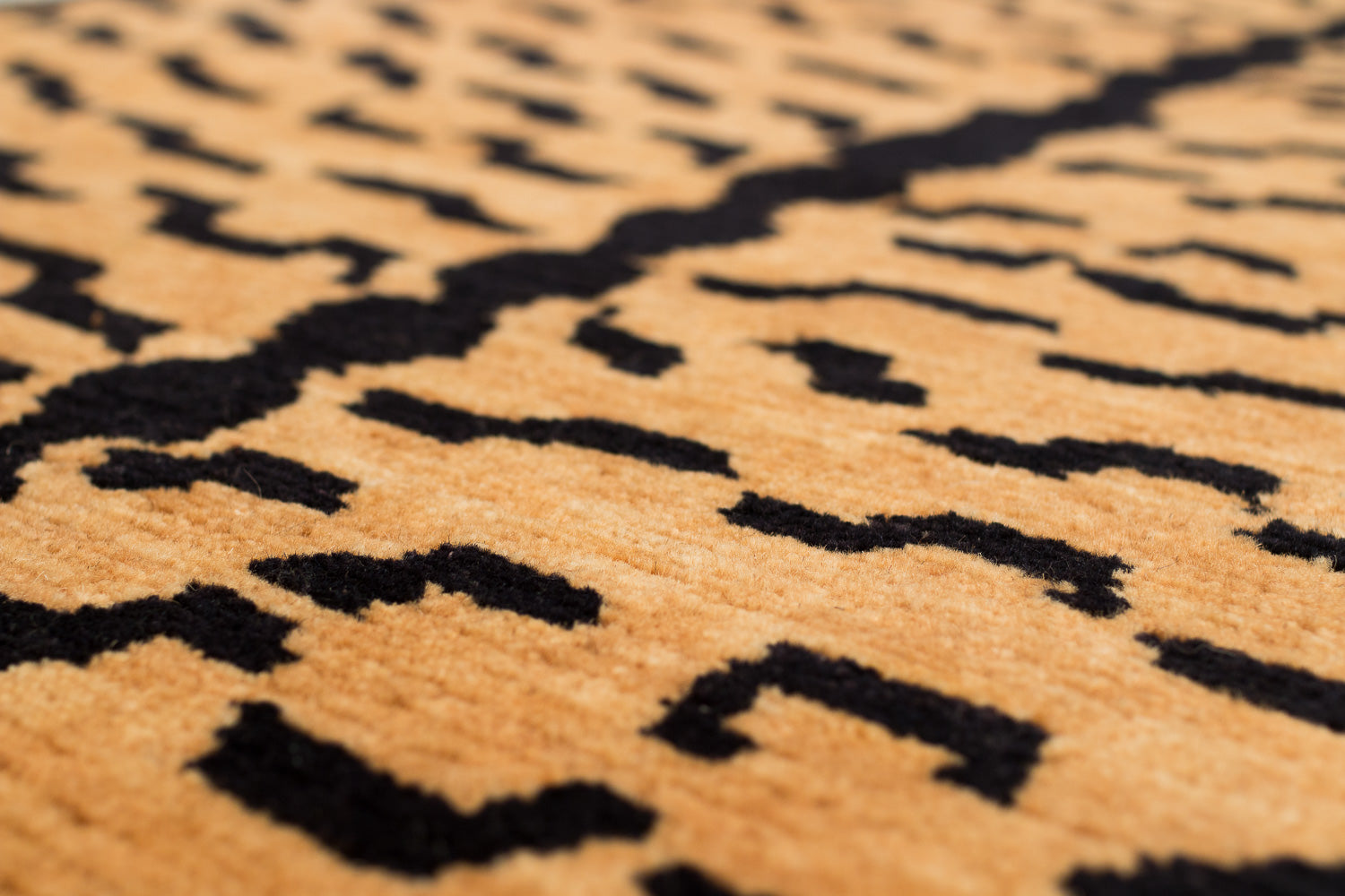 Tiger Sikkim Black | 3' (W) x 6' (L)