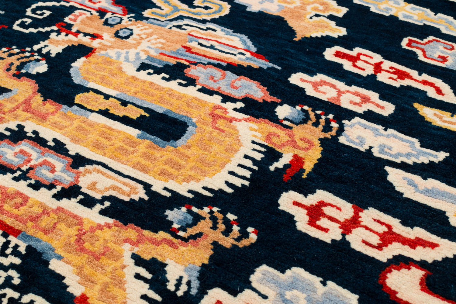 Fire Dragon III | 3' (W) x 6' (L)