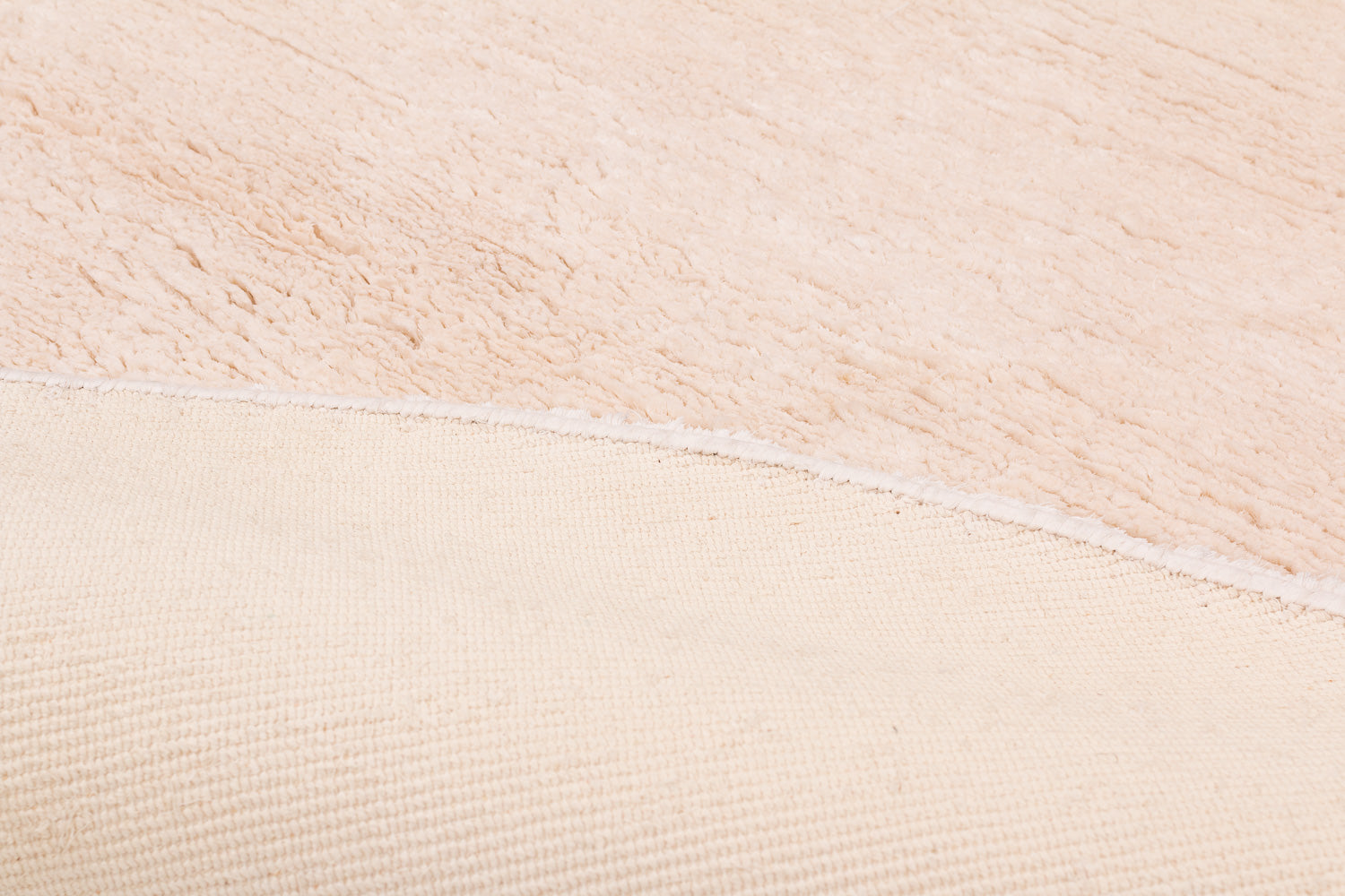 Round Cream Silk Shag | 4’5” (W) x 4’6” (L)