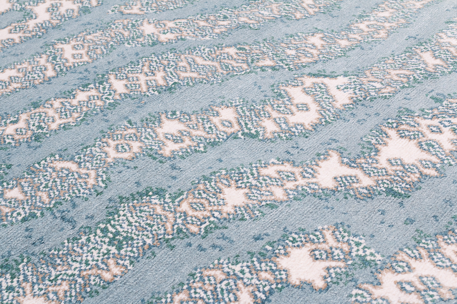 Fishskin Blue | 3' (W) x 6' (L)