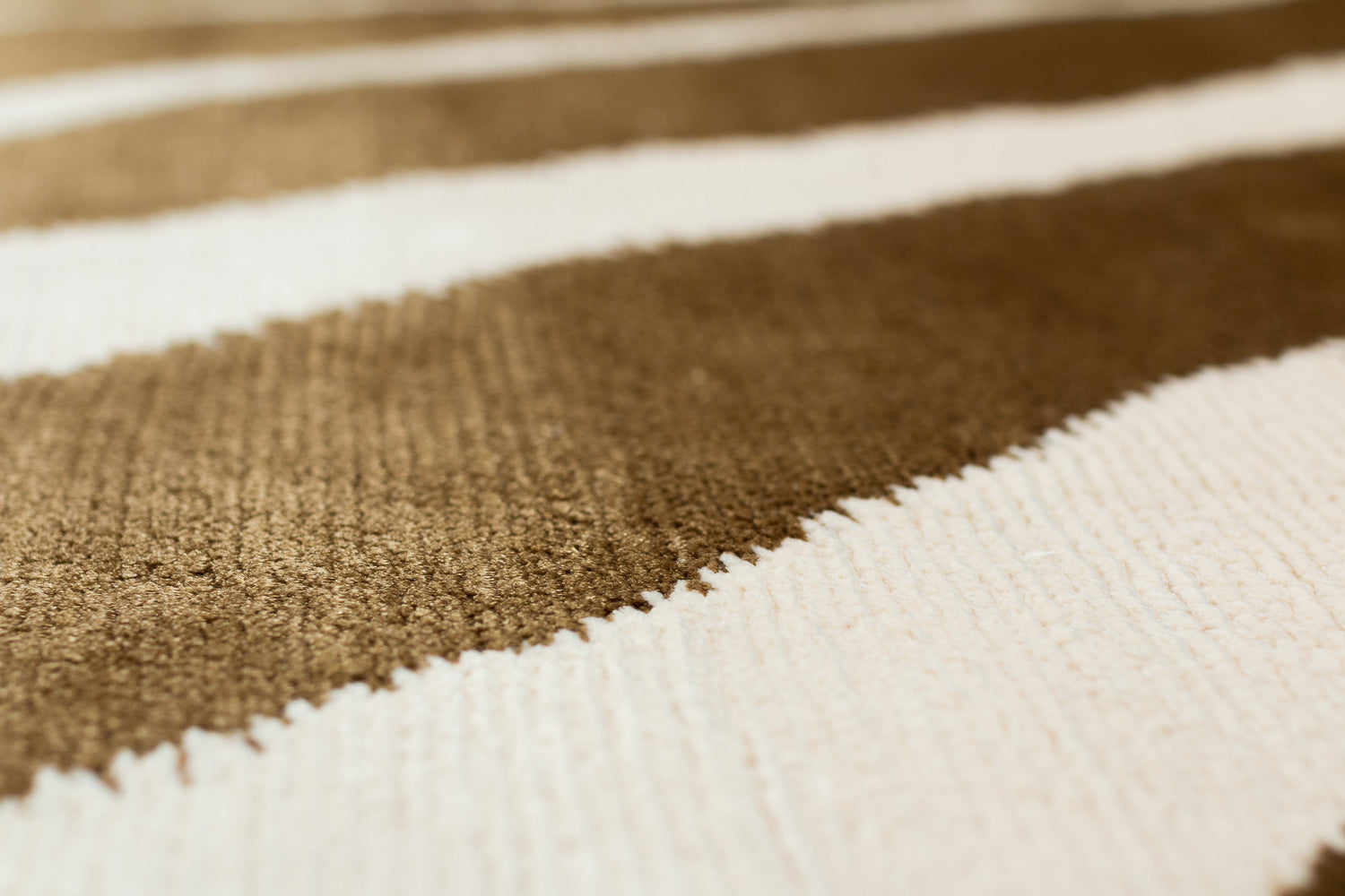 Zebra Bronze | 3' (W) x 6' (L)