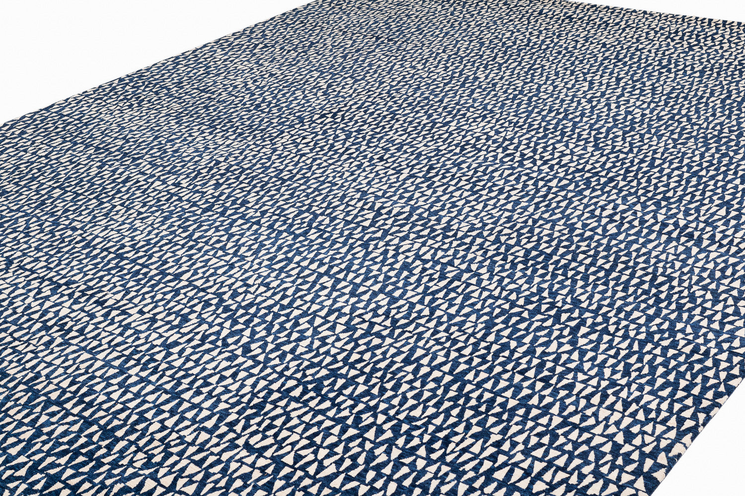 Dancing Triangles | 10' (W) x 14'2" (L)