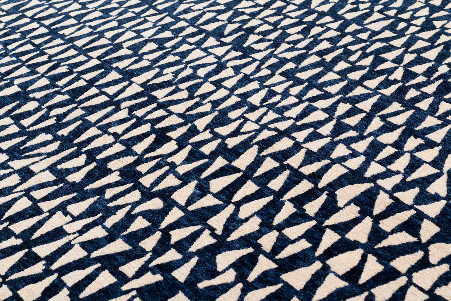 Dancing Triangles | 10' (W) x 14'2" (L)