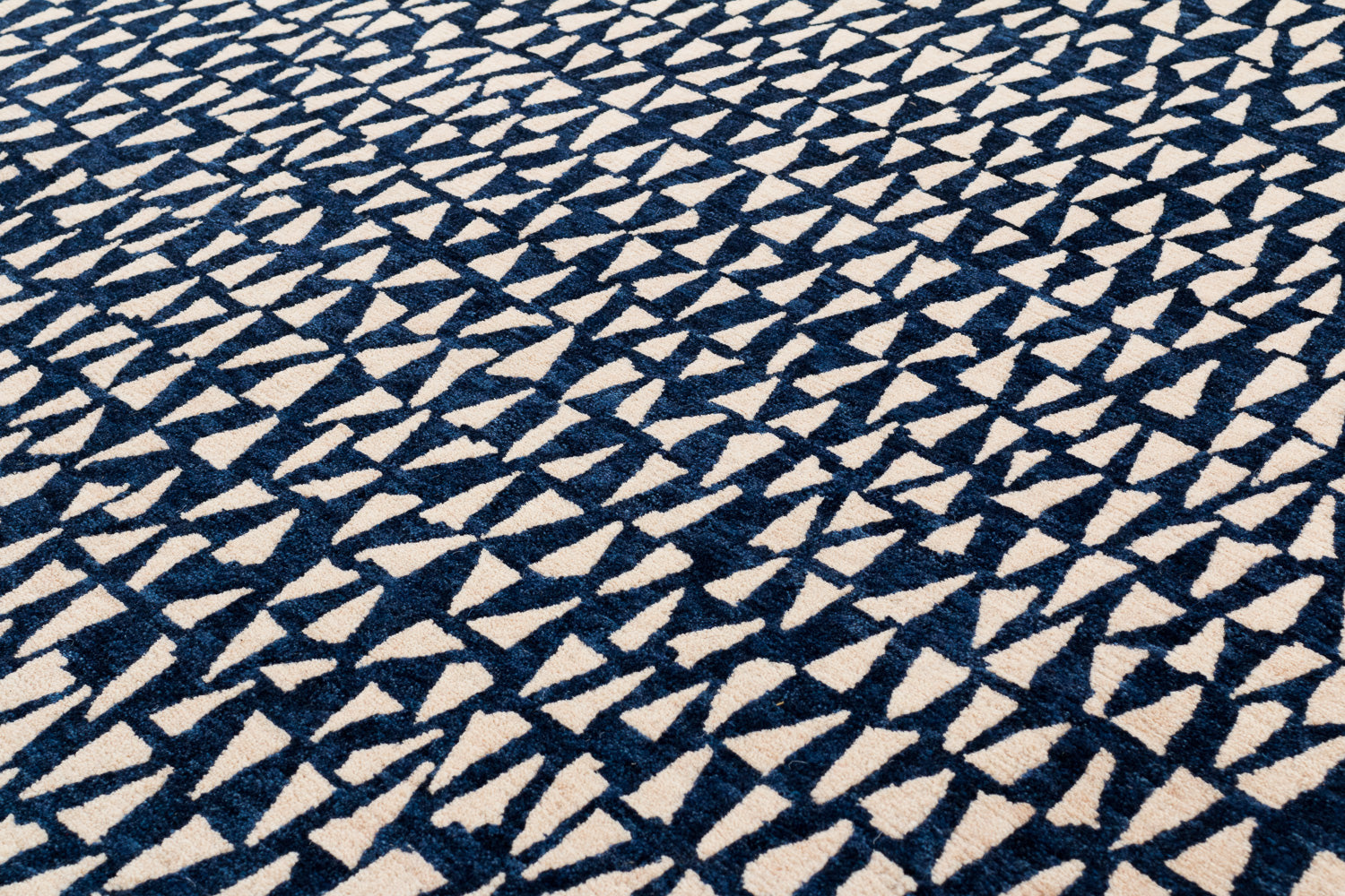 Dancing Triangles | 10' (W) x 14'2" (L)