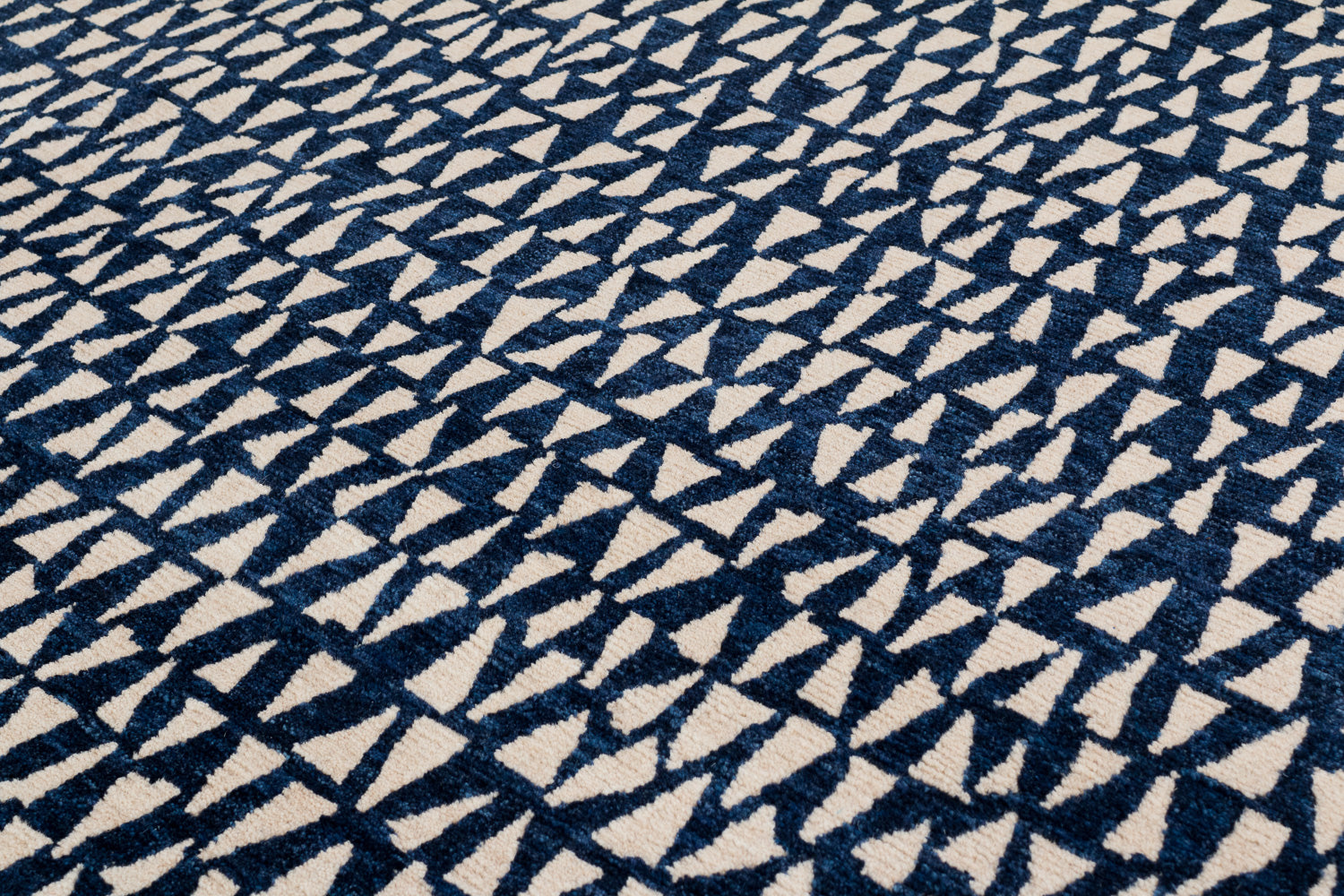 Dancing Triangles | 10' (W) x 14'2" (L)
