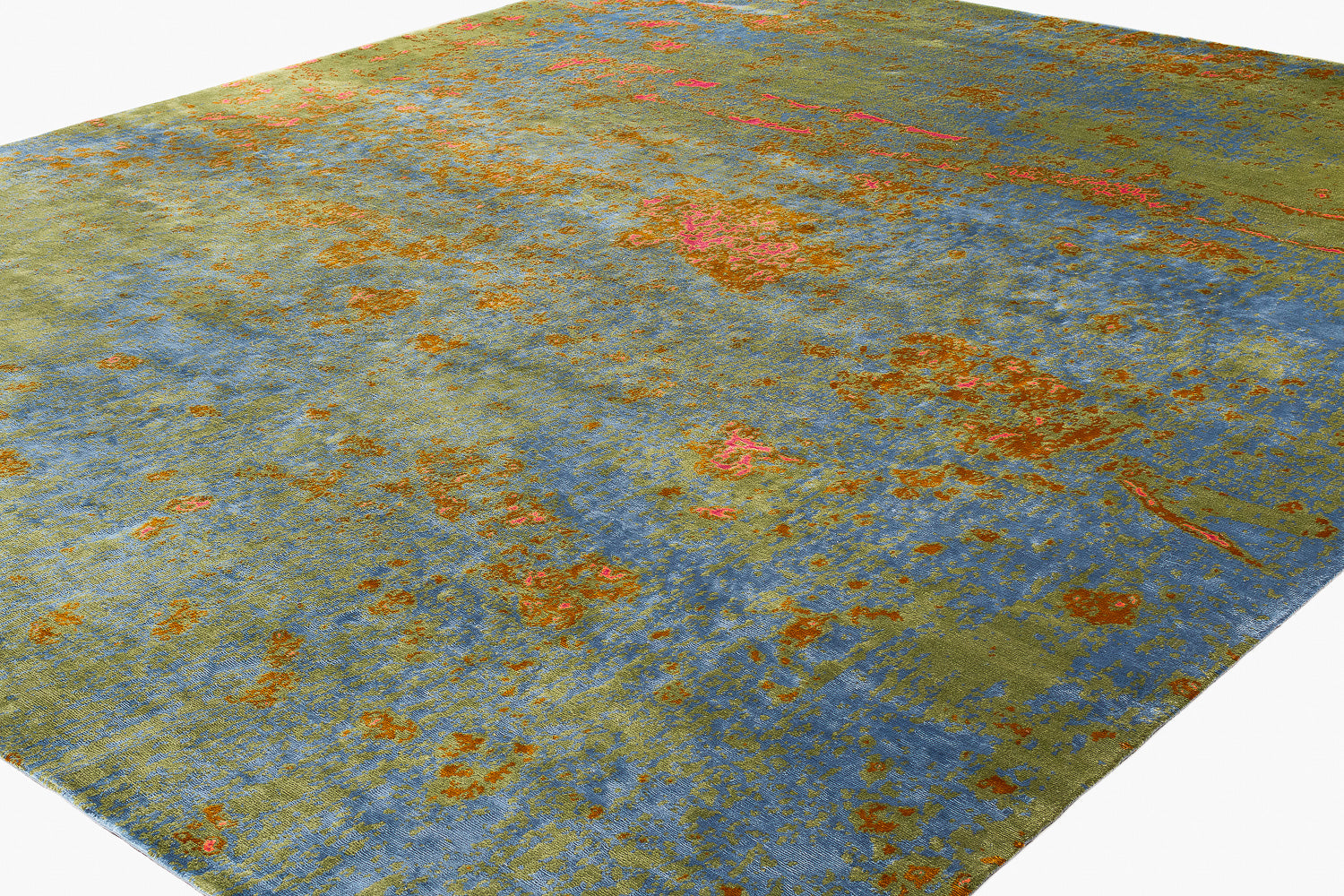Suzu Fin | 12'2" (W) x 14'0 (L)