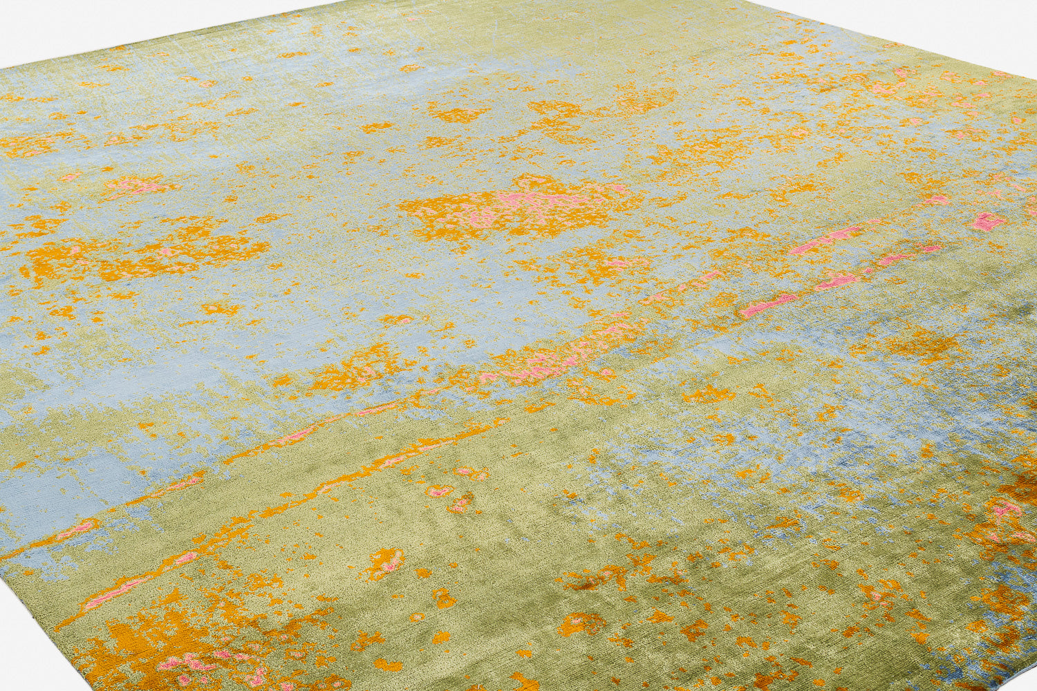 Suzu Fin | 12'2" (W) x 14'0 (L)