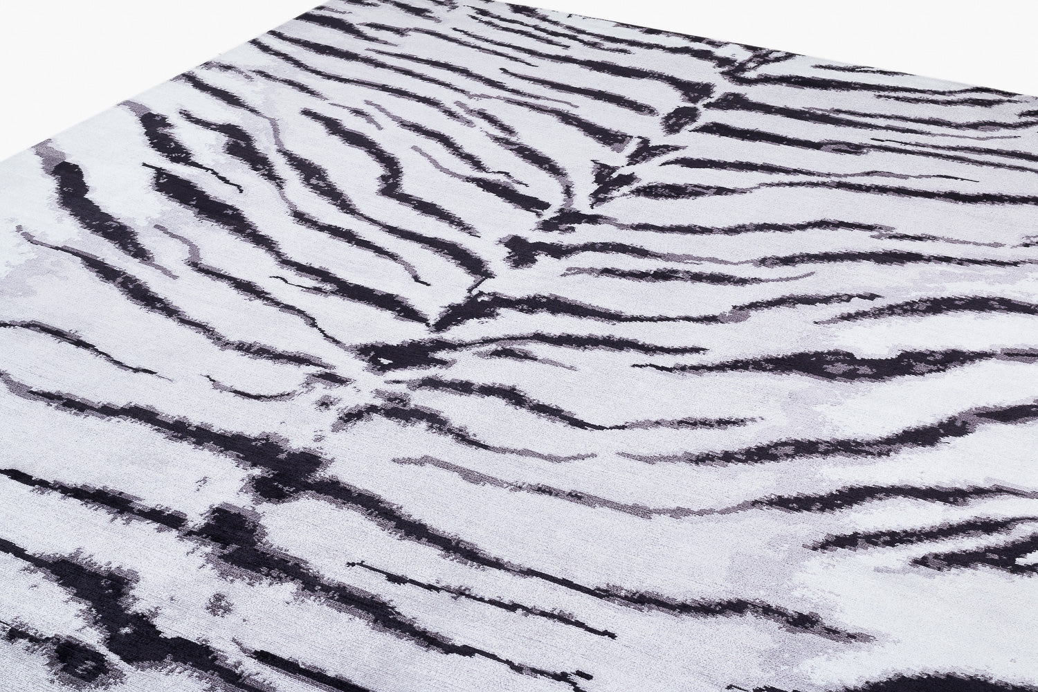 White Tiger | 9'2" (W) x 12' (L)