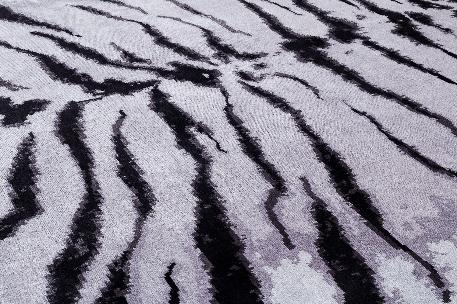 White Tiger | 9'2" (W) x 12' (L)