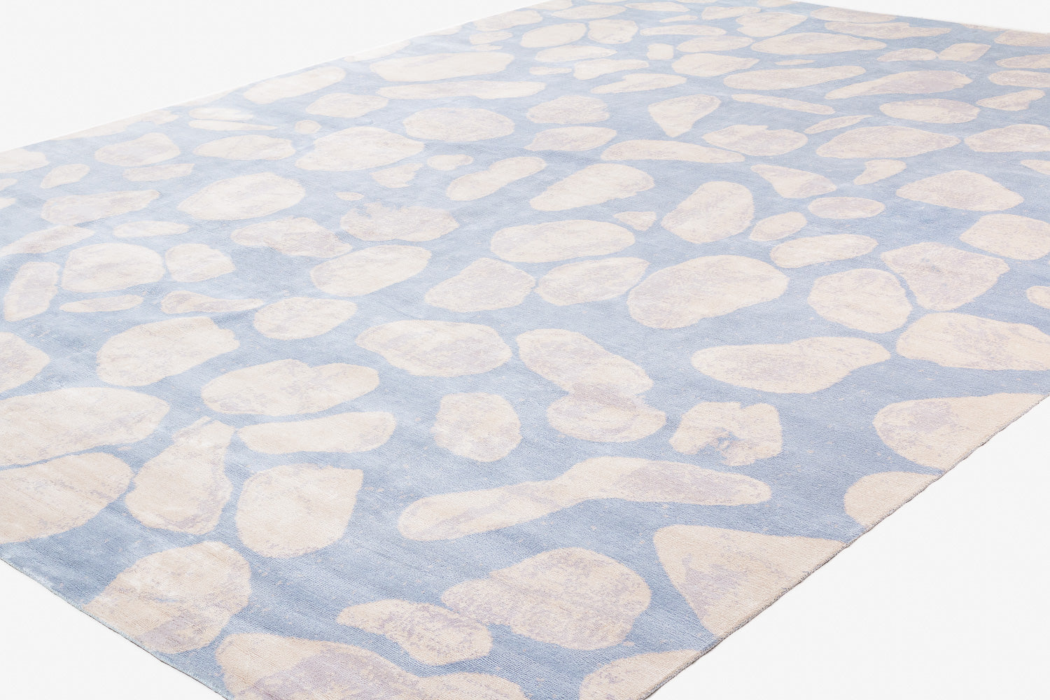 Aura | 12'1" (W) x 15'10" (L)
