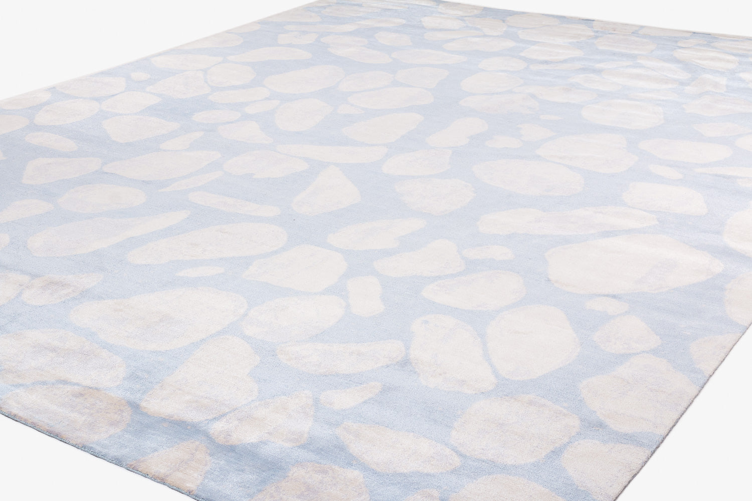 Aura | 12'1" (W) x 15'10" (L)