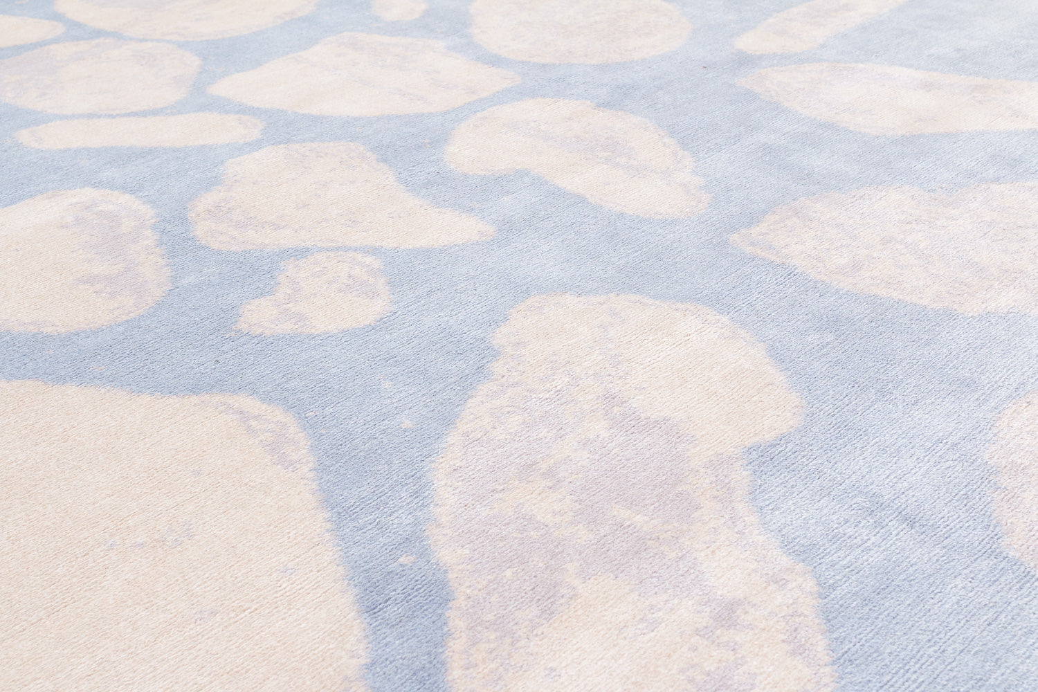 Aura | 12'1" (W) x 15'10" (L)