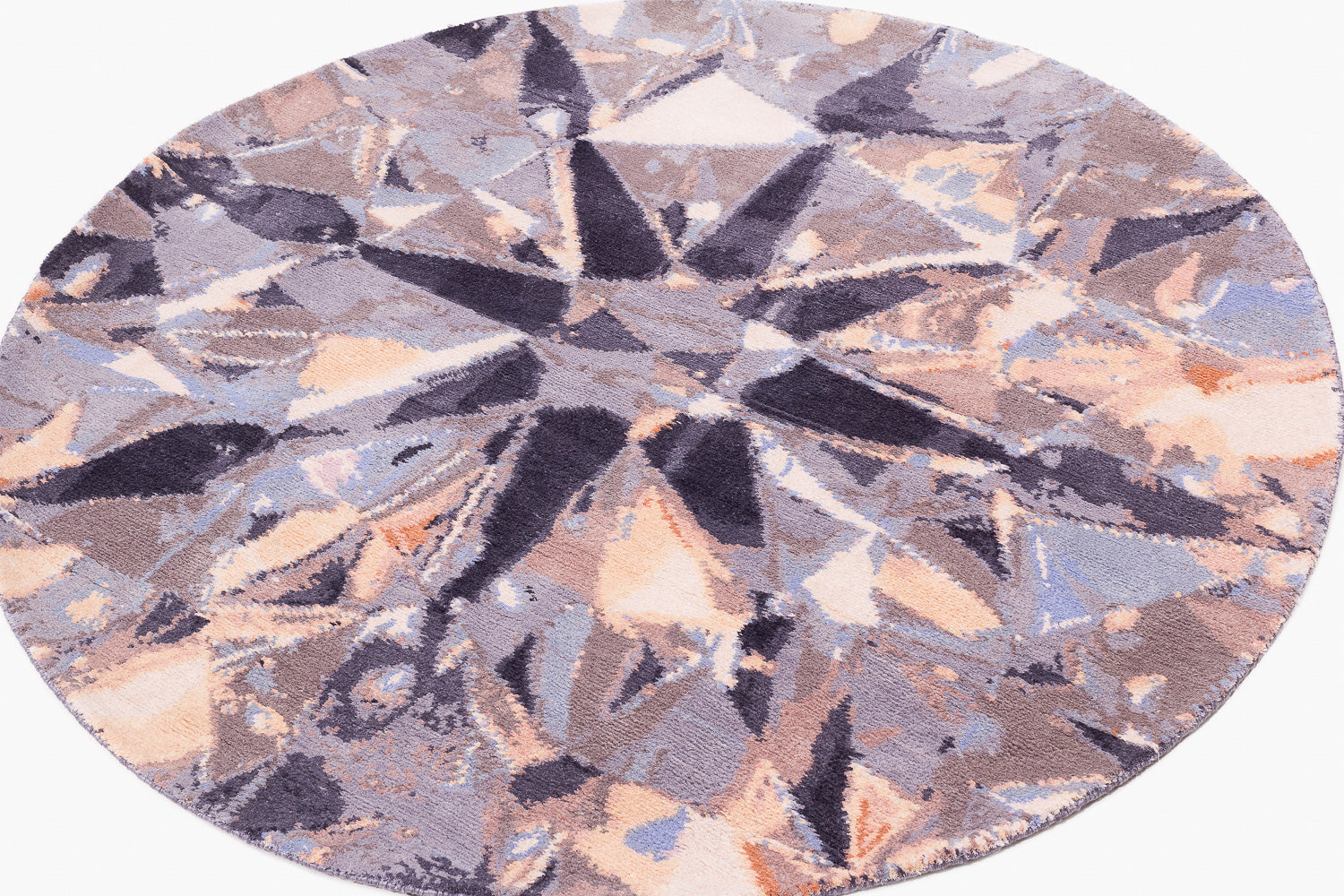 Diamond Round | 3’11” (W) x 3’11” (L)