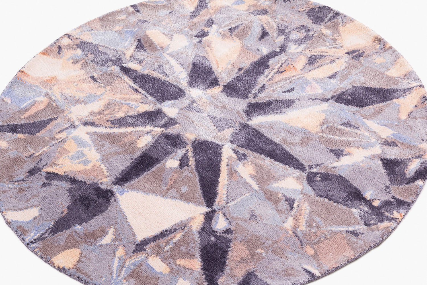 Diamond Round | 3’11” (W) x 3’11” (L)