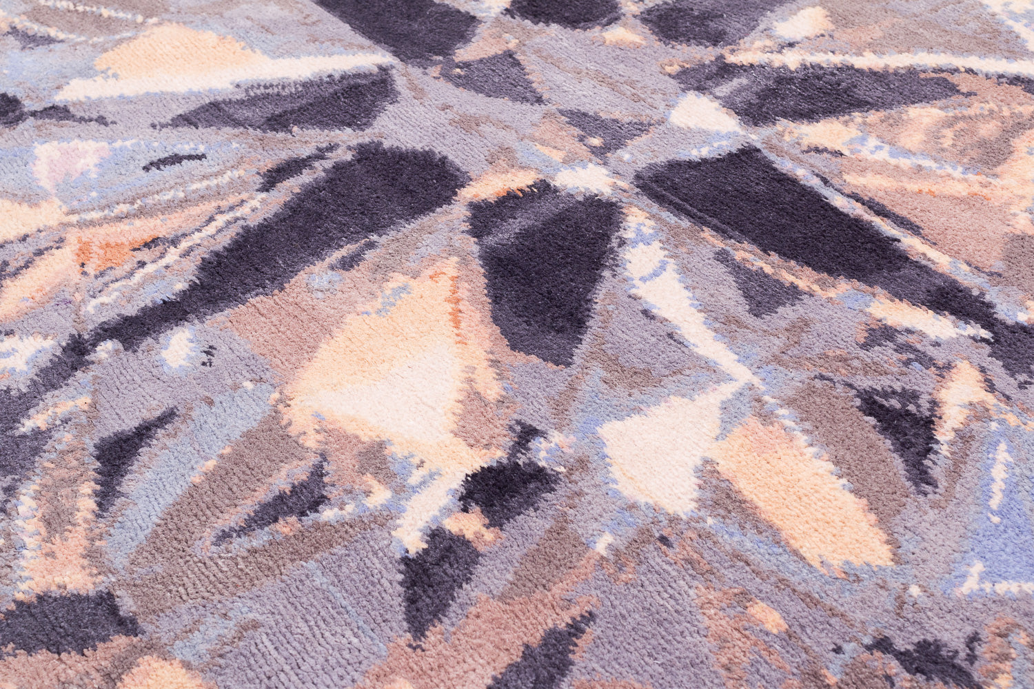 Diamond Round | 3’11” (W) x 3’11” (L)