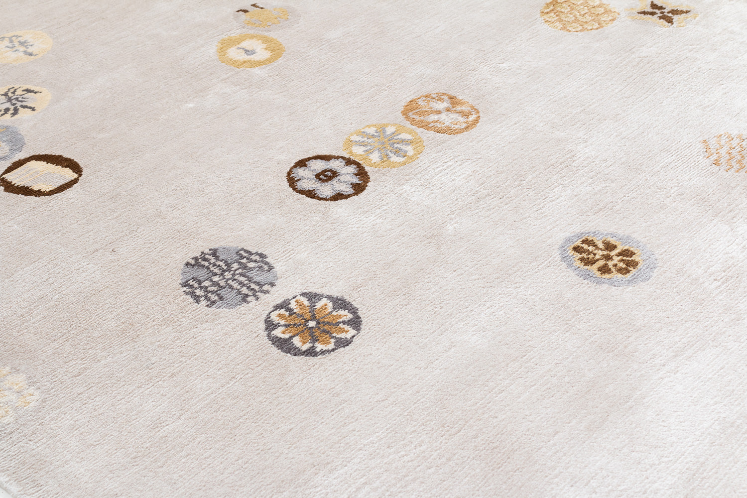 Tang Chung Silver | 3' (W) x 6' (L)