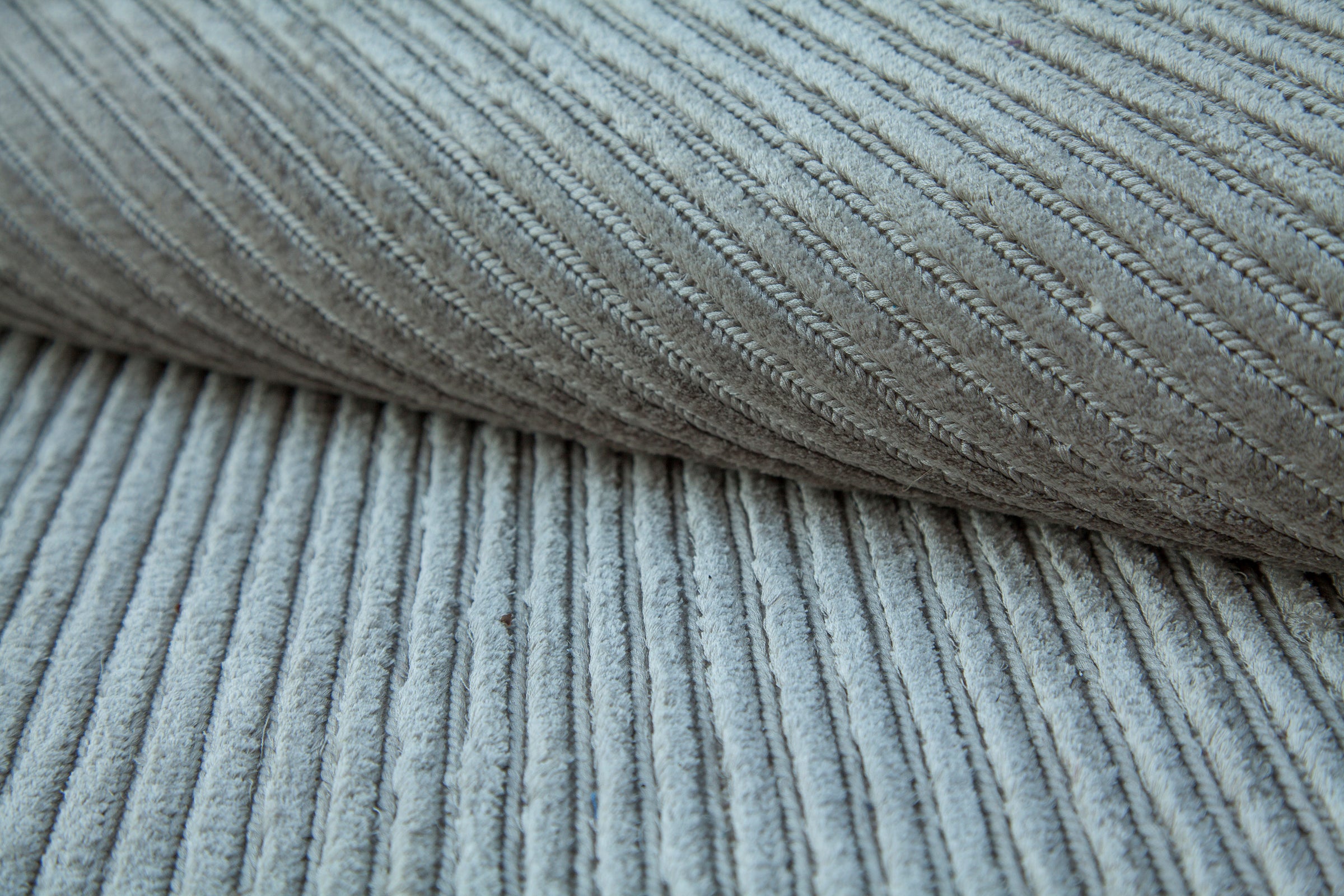 Corduroy Silver Silk | 14' (W) x 25' (L)